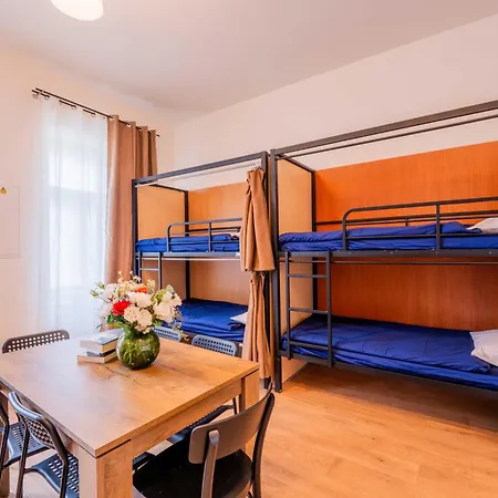 Retreat Boutique Хостел *
